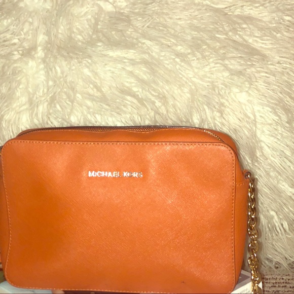 Michael Kors Handbags - MK Jetset Crossgrain